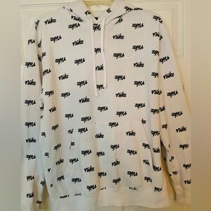 Nike Men’s (youth) Pullover Hoodie. Size L.